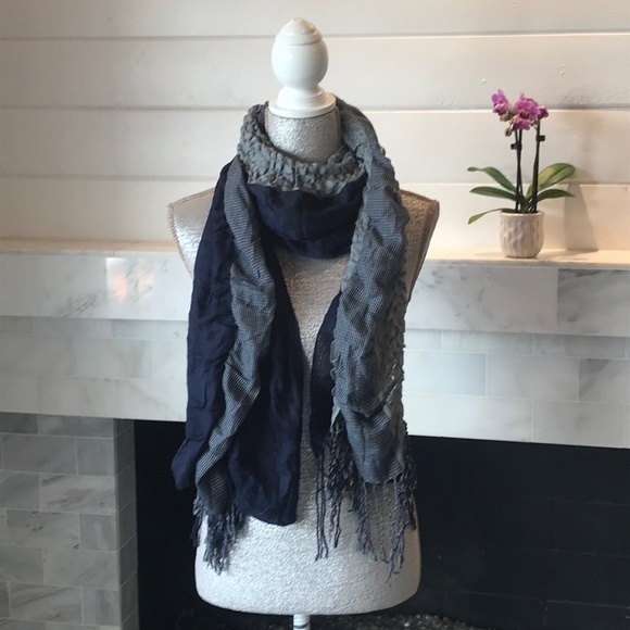 Gray & Navy Layered Scarf Preloved - Picture 3 of 7